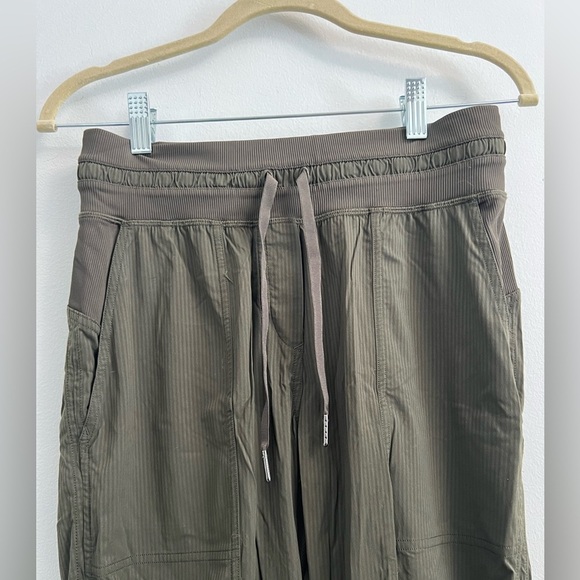 Lululemon Dance Studio Crop Joggers Sweatpants 25" - Dark Olive - Size 4 - Picture 4 of 16
